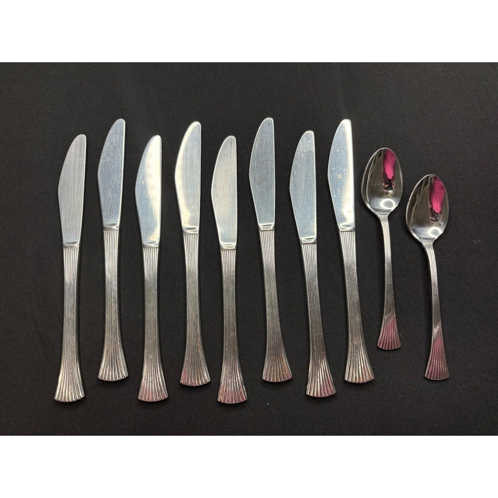 The Cellar CLF17 Stainless 8 Dinner Knives 2 Spoons Glossy Fan Ribbed Flatware